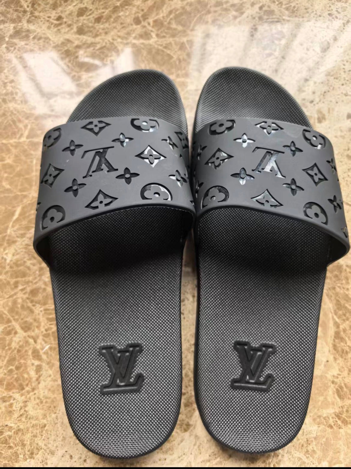 Pantoufles Homme :LV