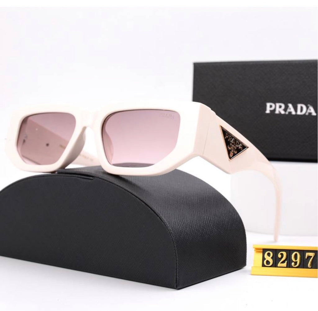 Lunettes de soleil femme :PRADA