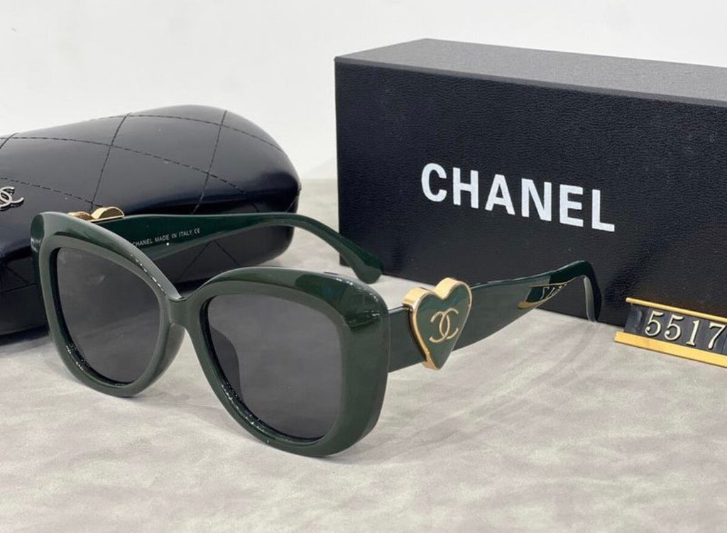 Lunette de soleil :CHANEL