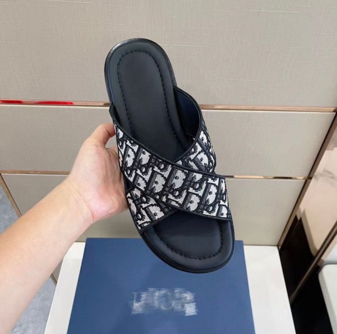 Pantoufles homme :DIOR