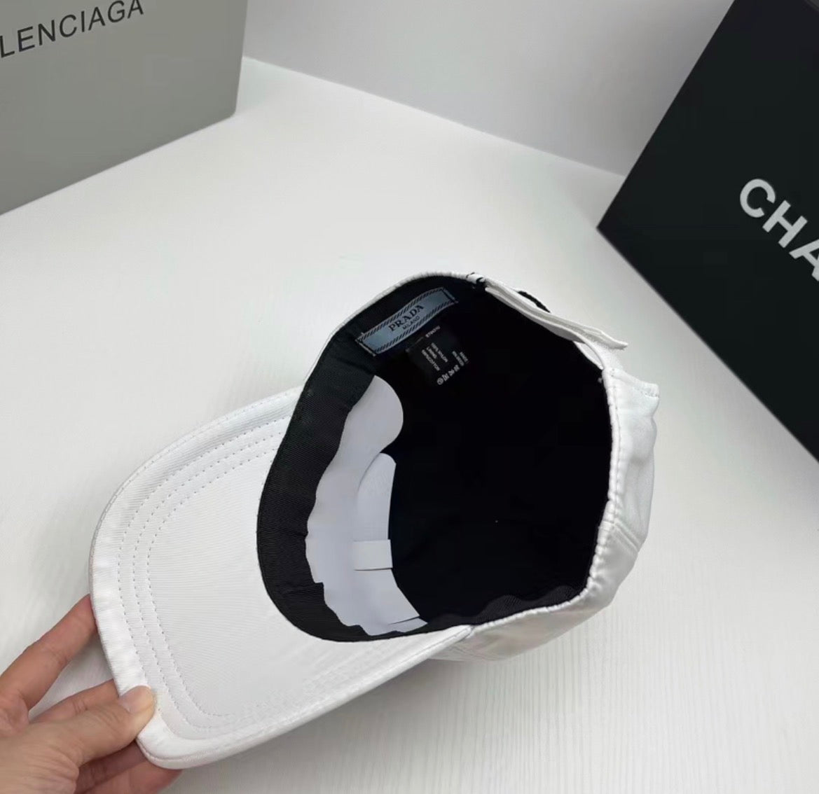 Casquette :PRADA