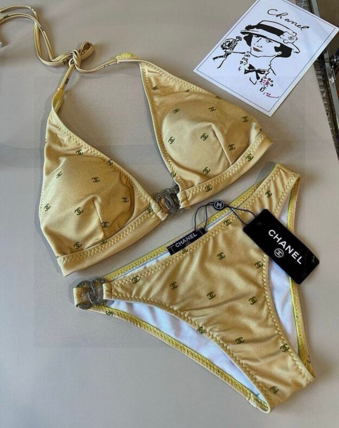 Maillot de bain :CHANEL