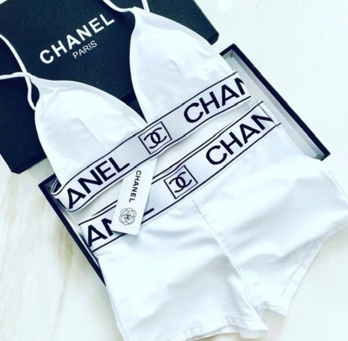 Maillot de bain :CHANEL