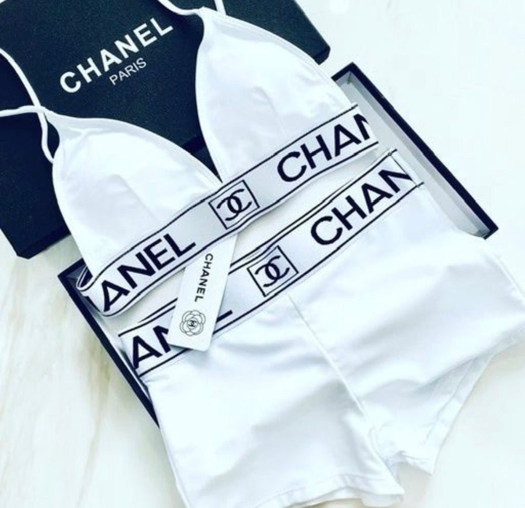 Maillot de bain :CHANEL