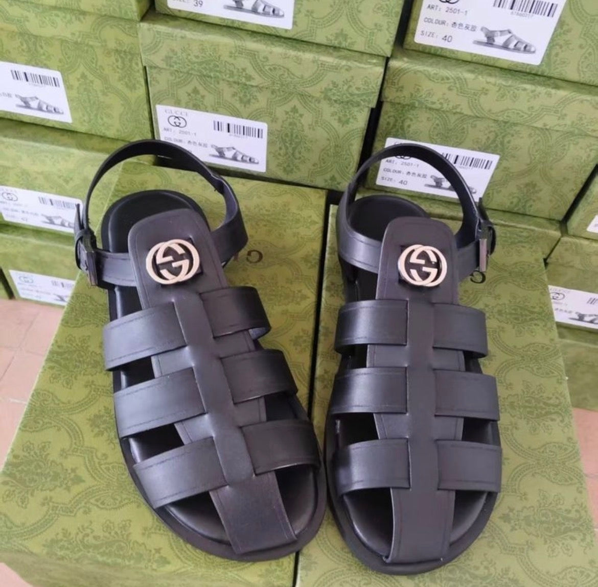 Pantoufles homme :GUCCI
