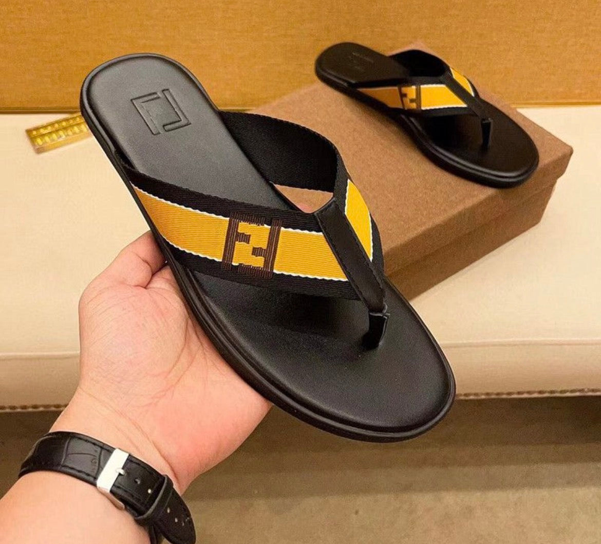Pantoufles homme :FENDI