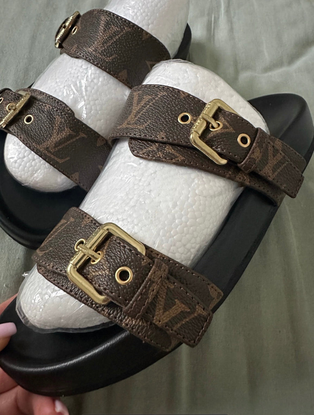 Sandales LV — Élégance & Luxe au quotidien