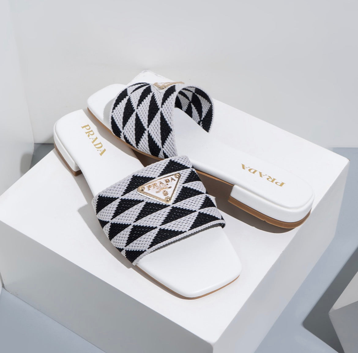 Sandale : PRADA