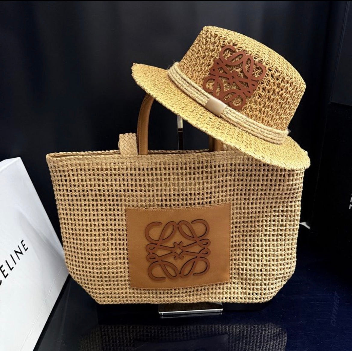 Sac a main et chapeau :LOEWE