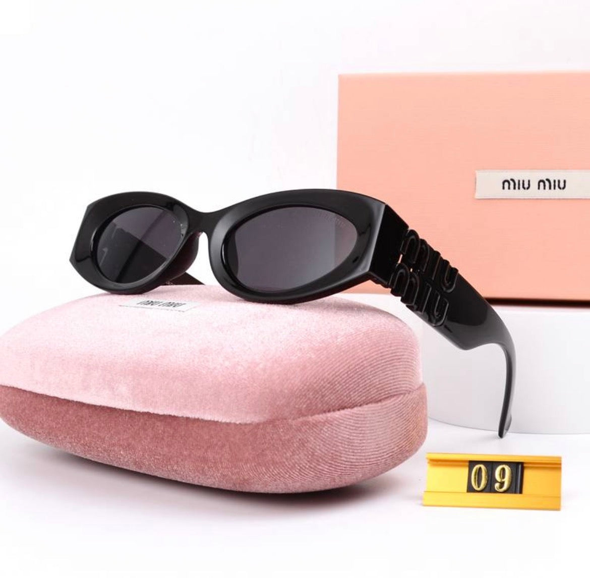 Lunette de soleil femme : MIU MUI