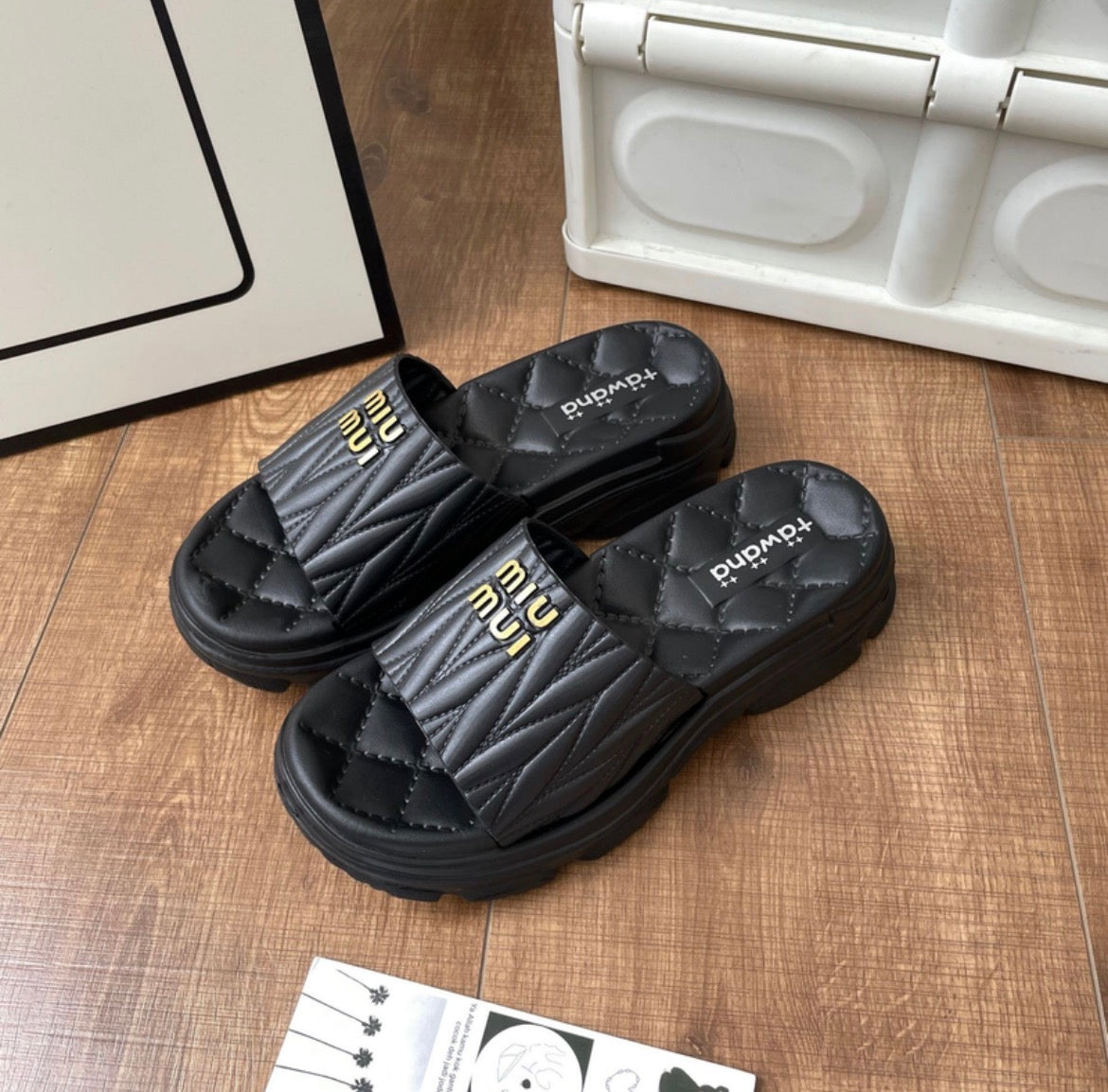 Sandales :MIU MIU