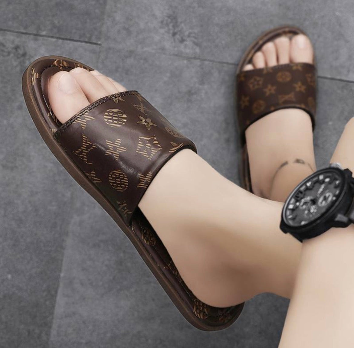 Pantoufles homme :LV