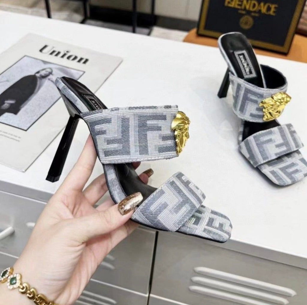 Sandales : Versace