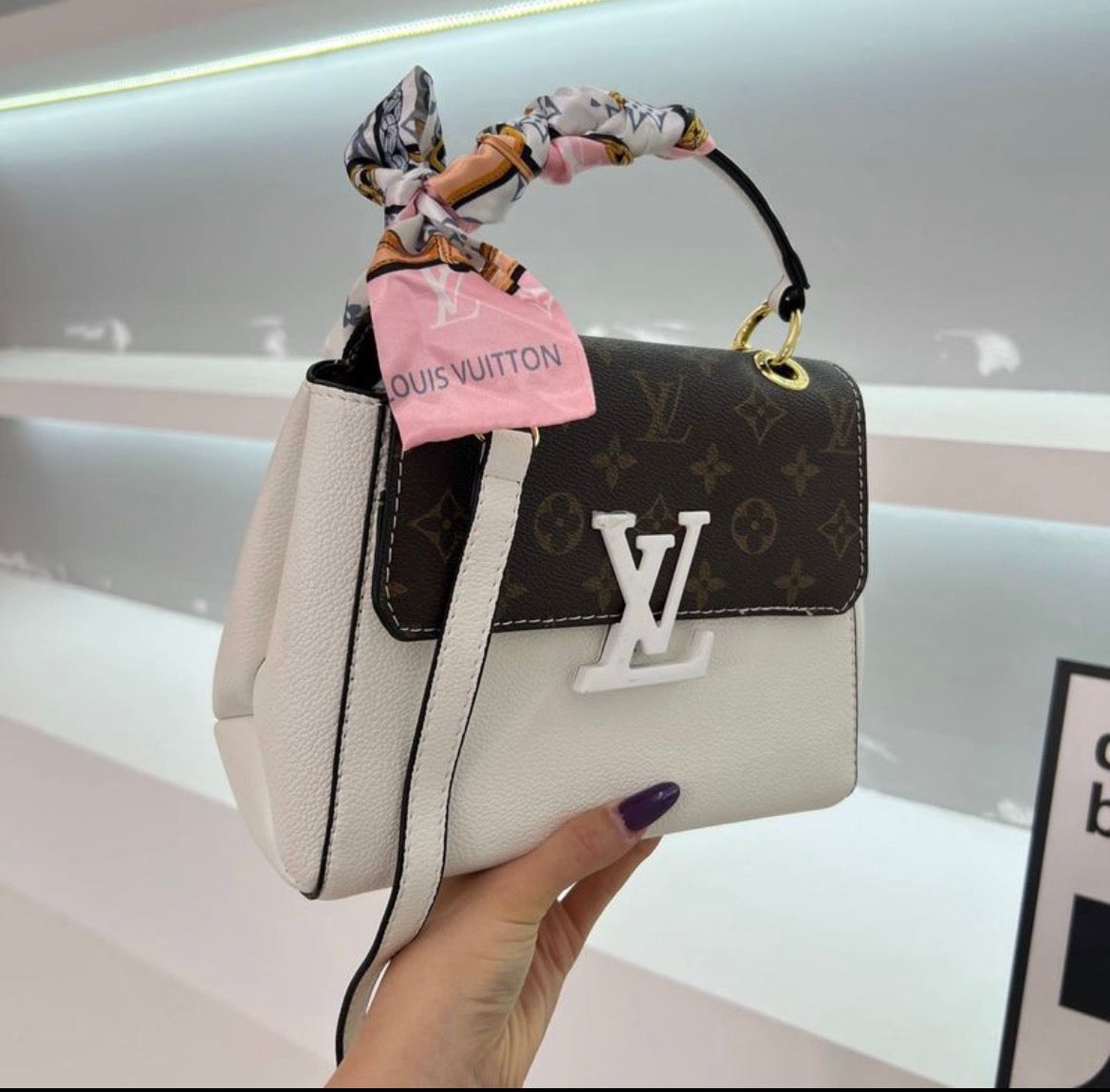 Sac ami LV