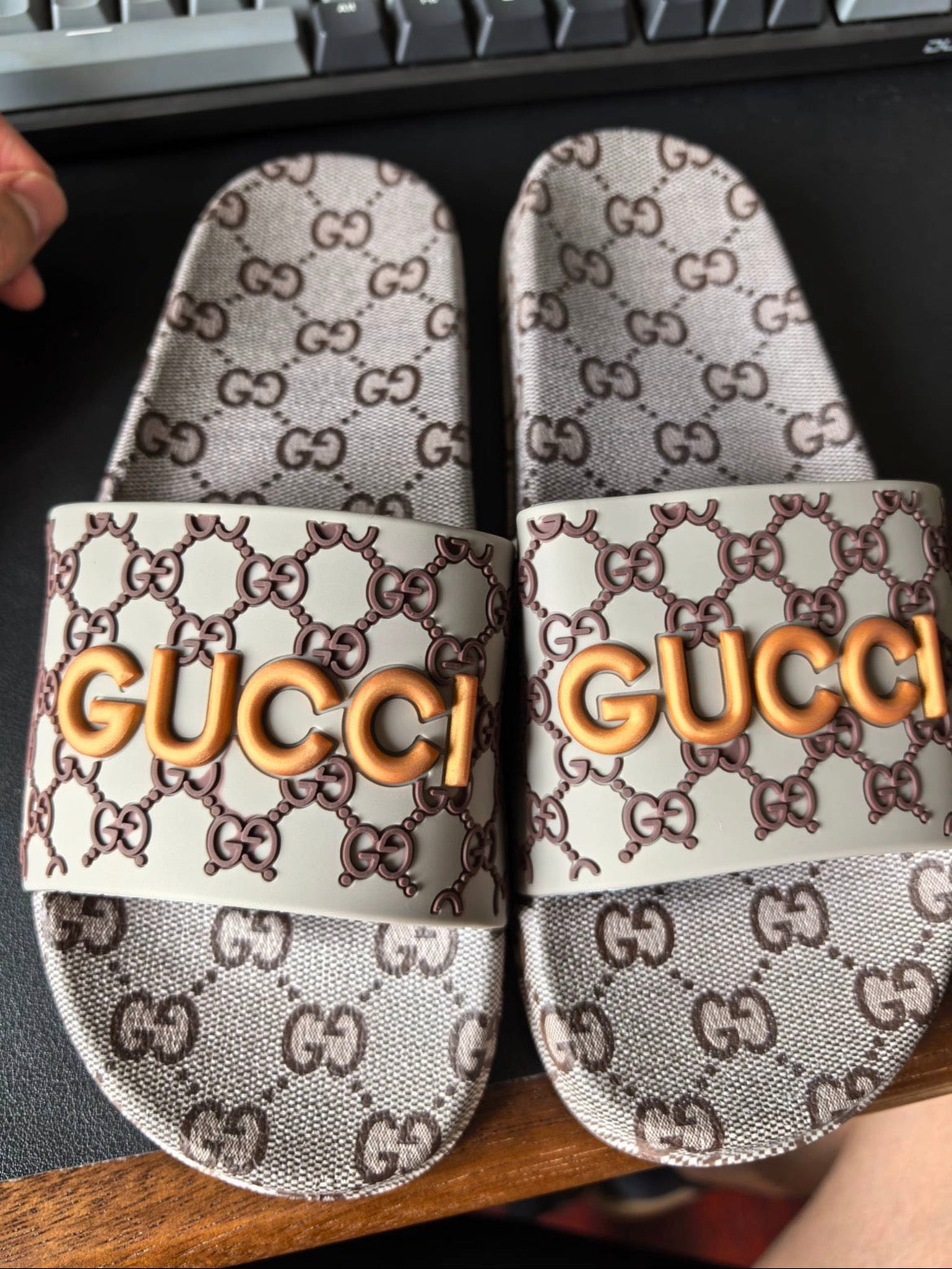 Pantoufles homme : Gucci