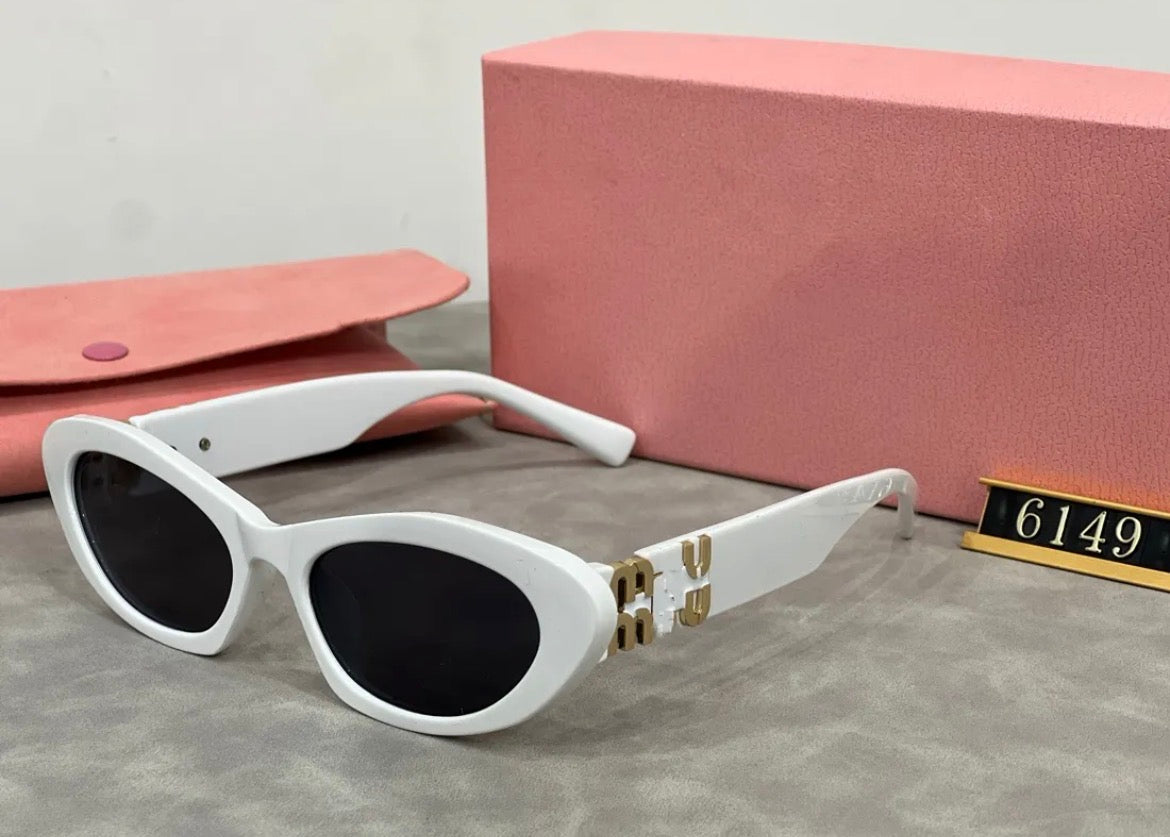 Lunette de soleil femme :MIU MIU