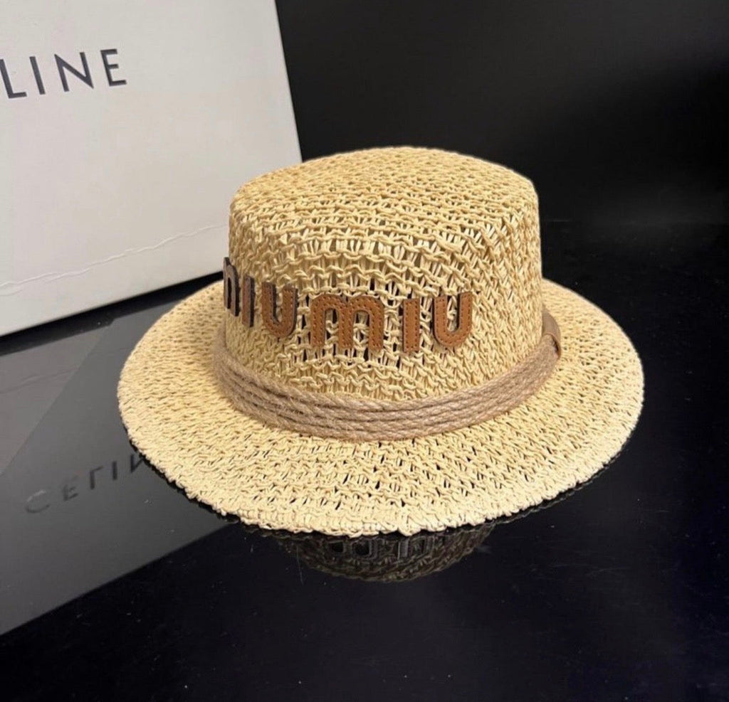 Sac à main et  chapeau :MIU MIU