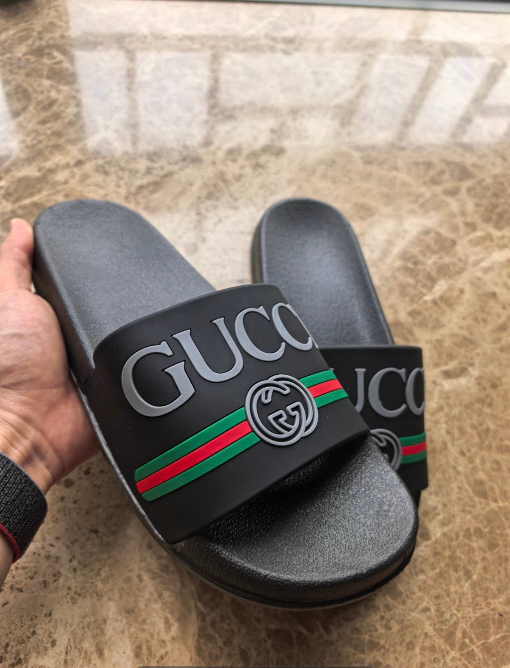 Pantoufles homme : Gucci