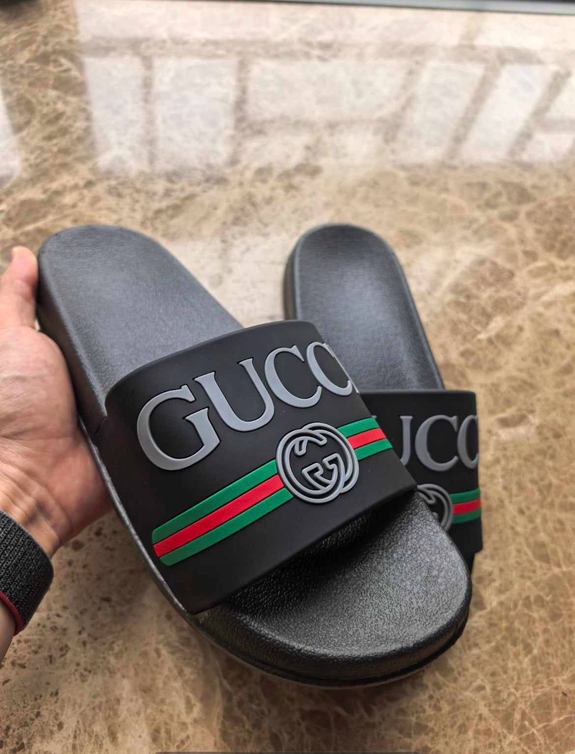 Pantoufles homme : Gucci