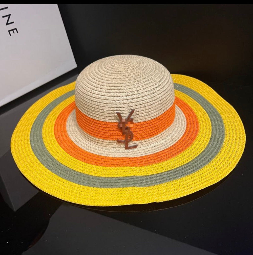 Sac à main et chapeau :YVE SAINT LAURENT