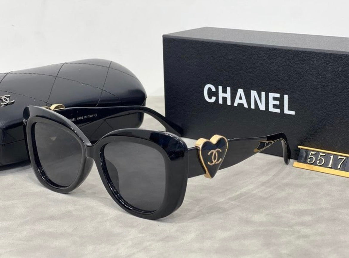 Lunette de soleil :CHANEL