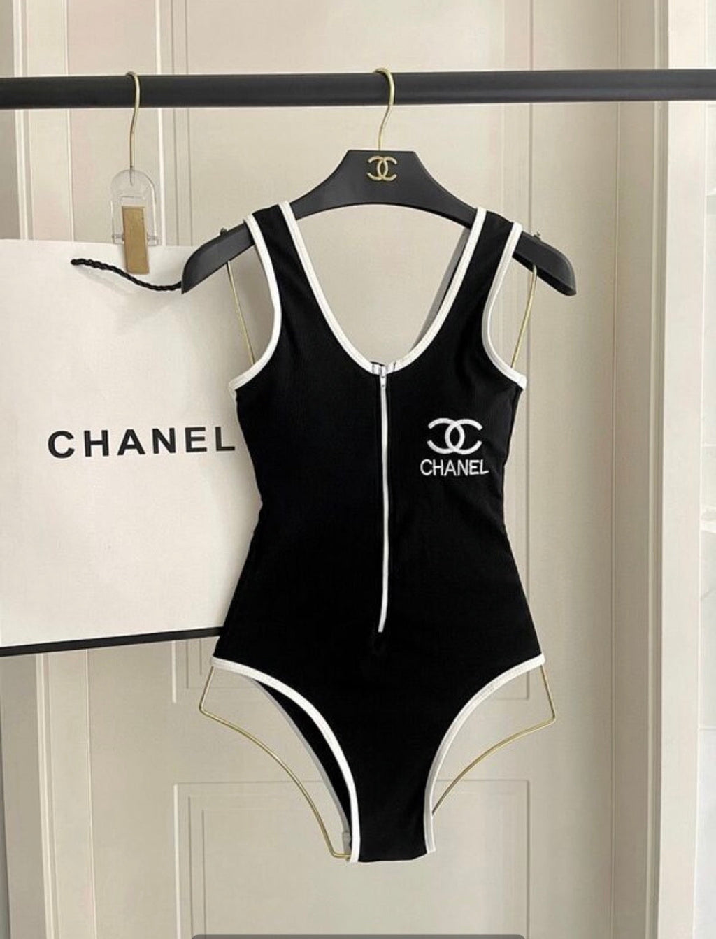 Maillot de bain : CHANEL
