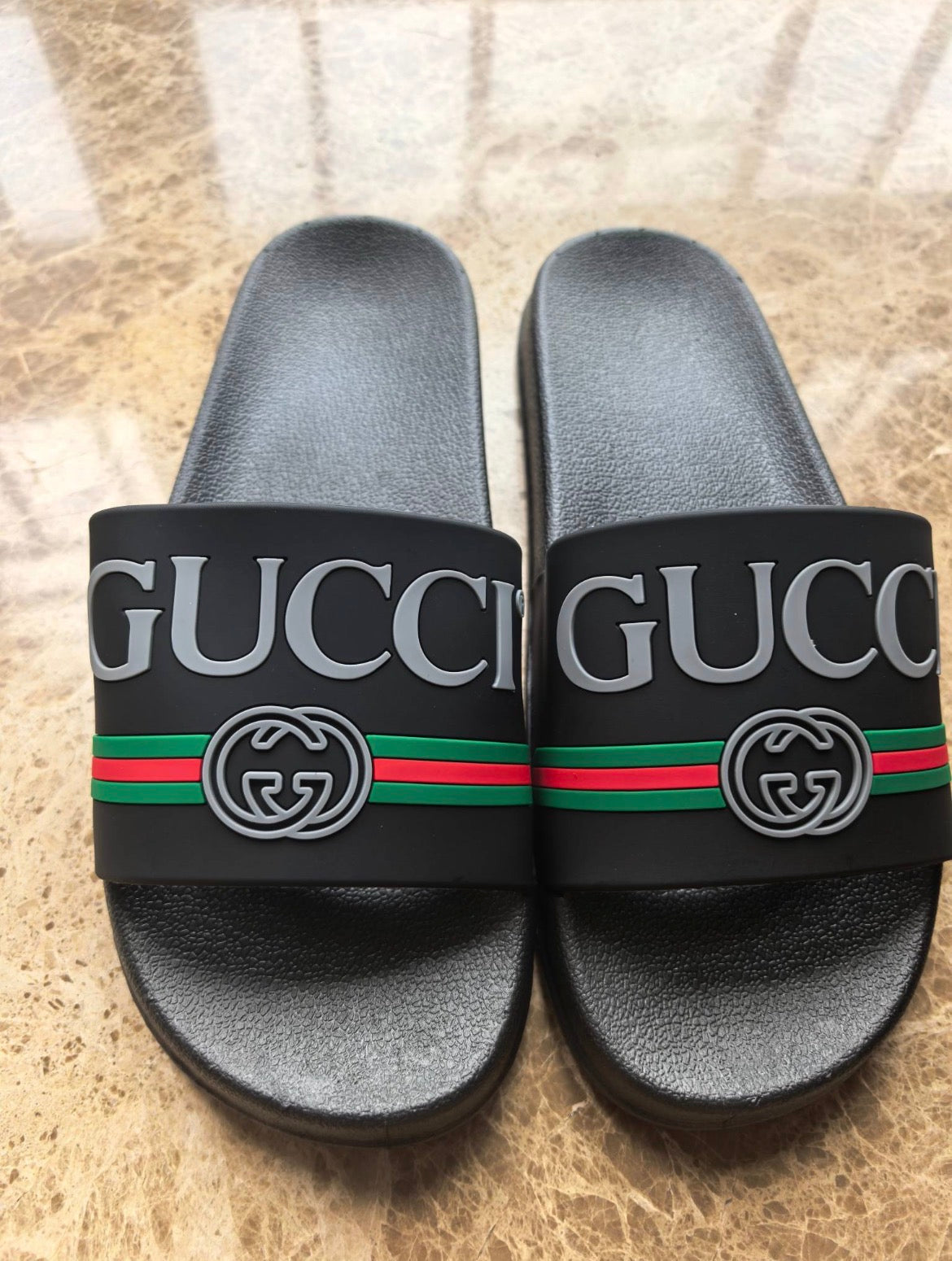Pantoufles homme : Gucci