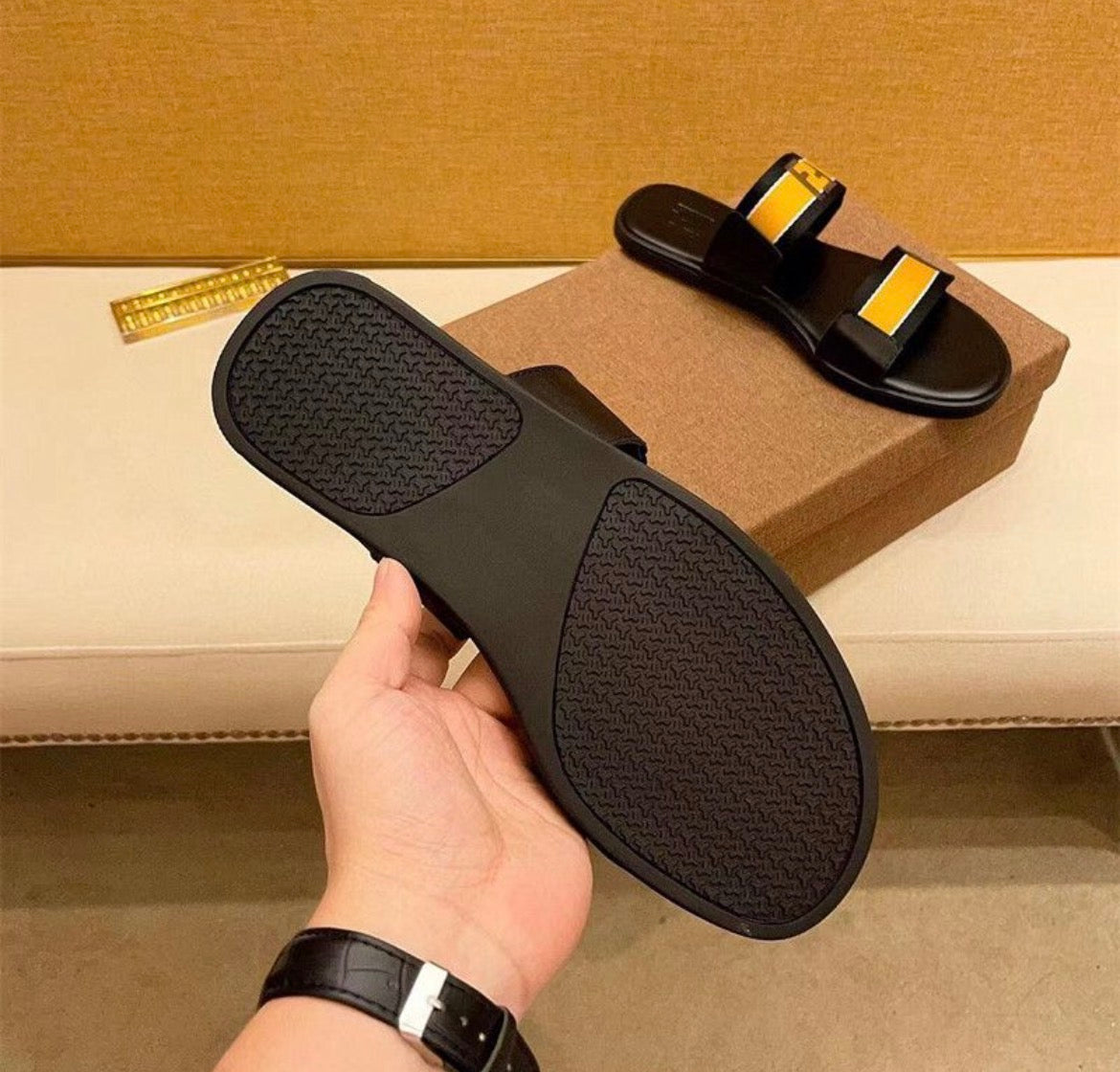 Pantoufles homme :FENDI
