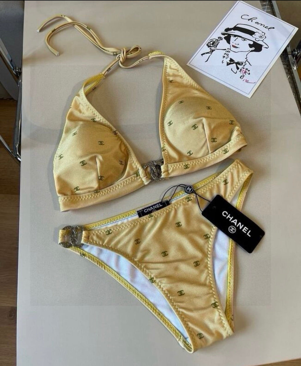 Maillot de bain :CHANEL