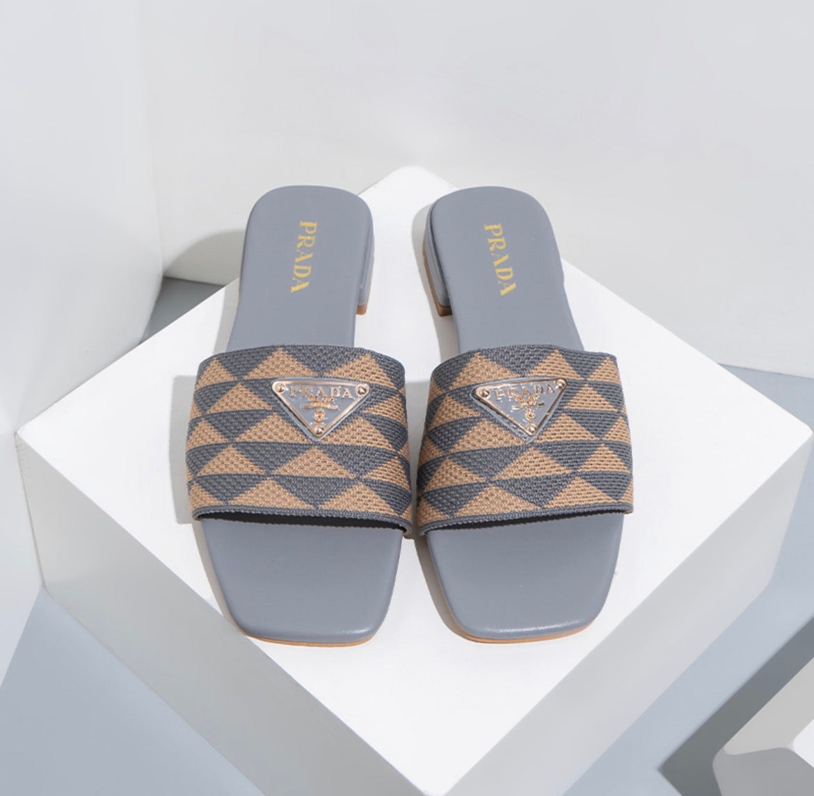 Sandale : PRADA