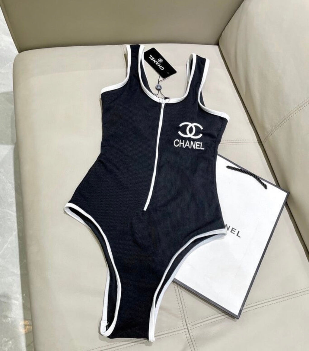 Maillot de bain : CHANEL