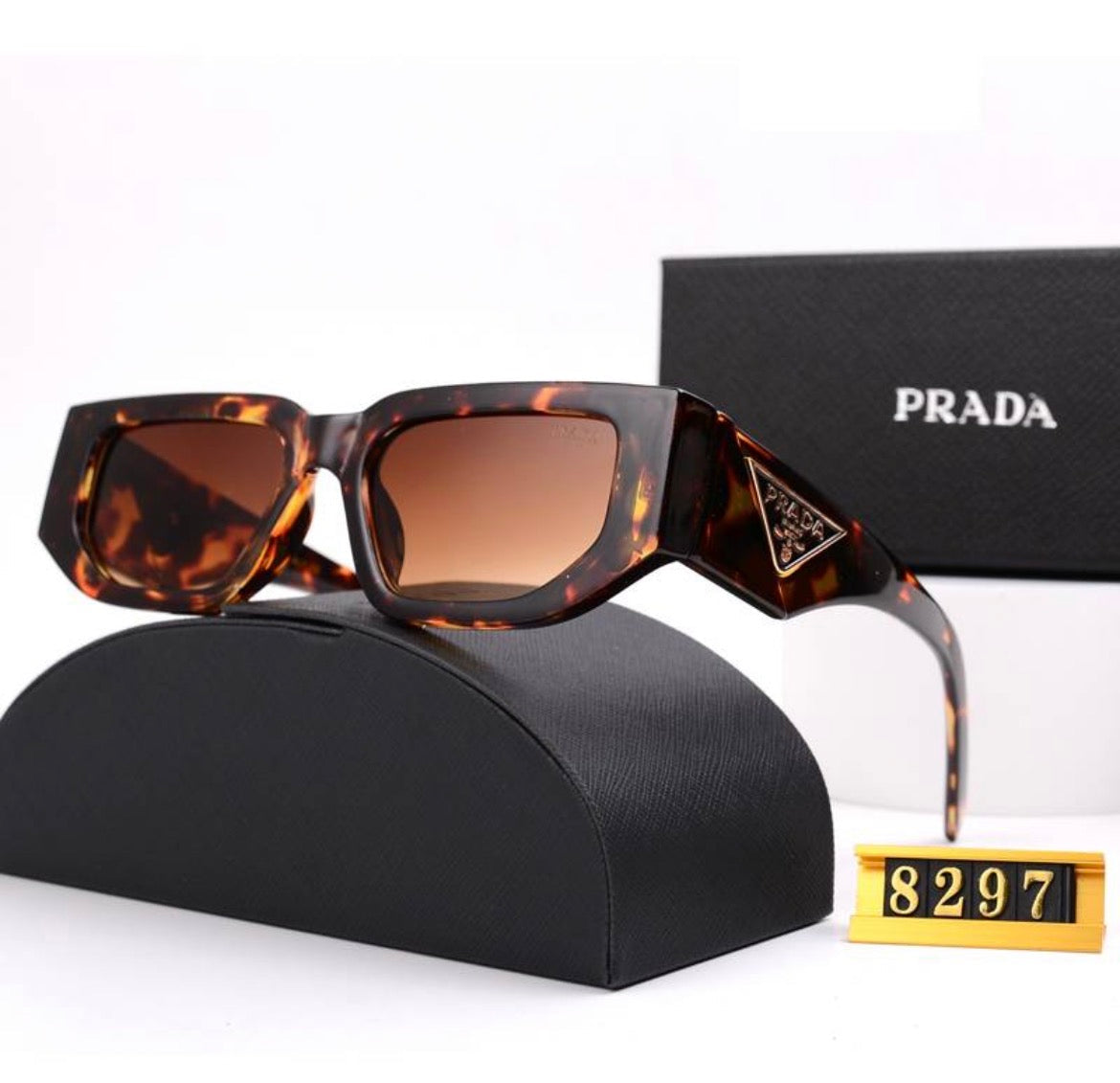 Lunettes de soleil femme :PRADA