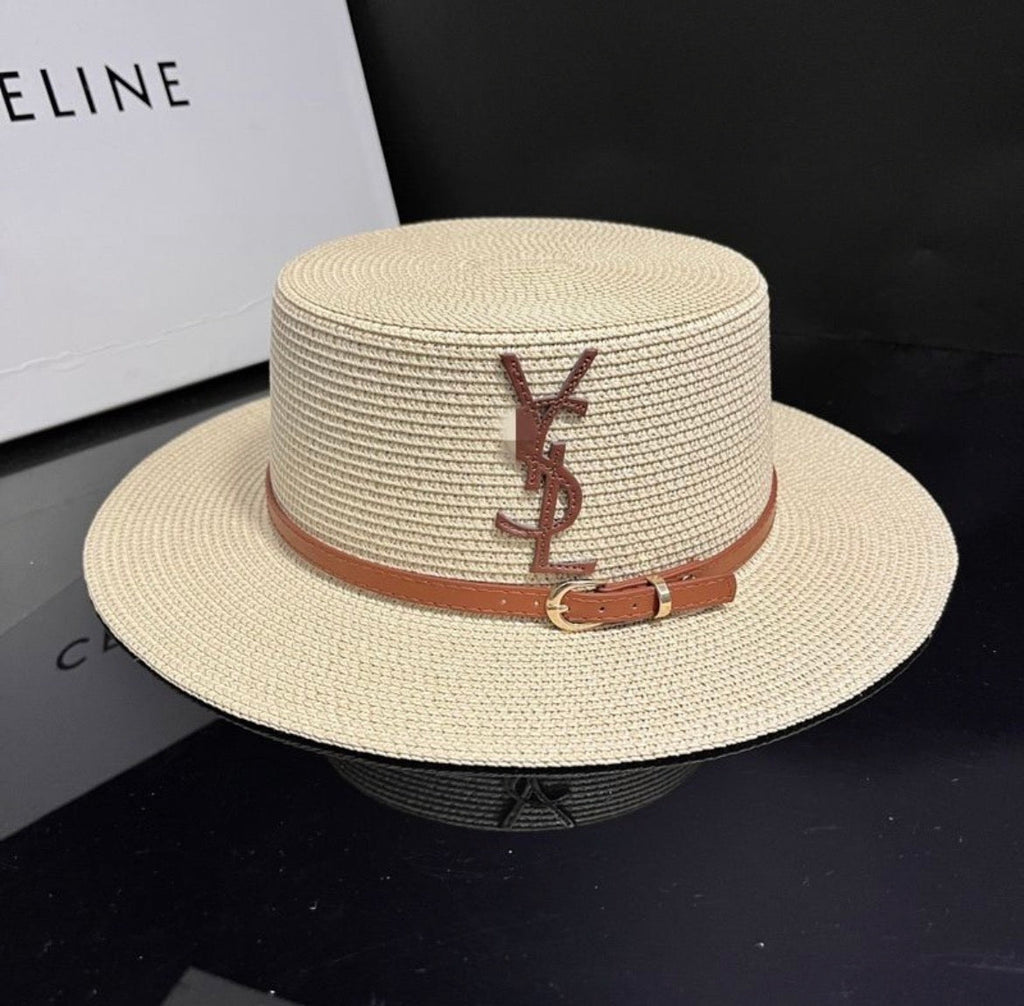 Sac à main et chapeau :YVE SAINT LAURENT