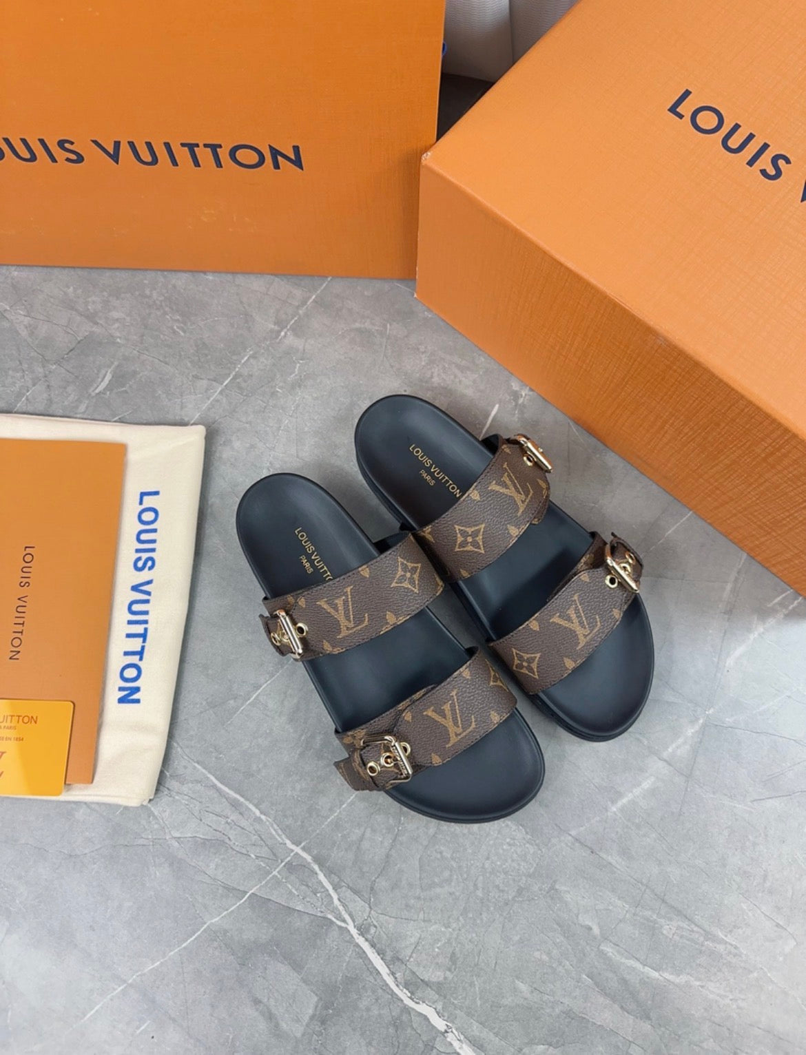 Sandales LV — Élégance & Luxe au quotidien