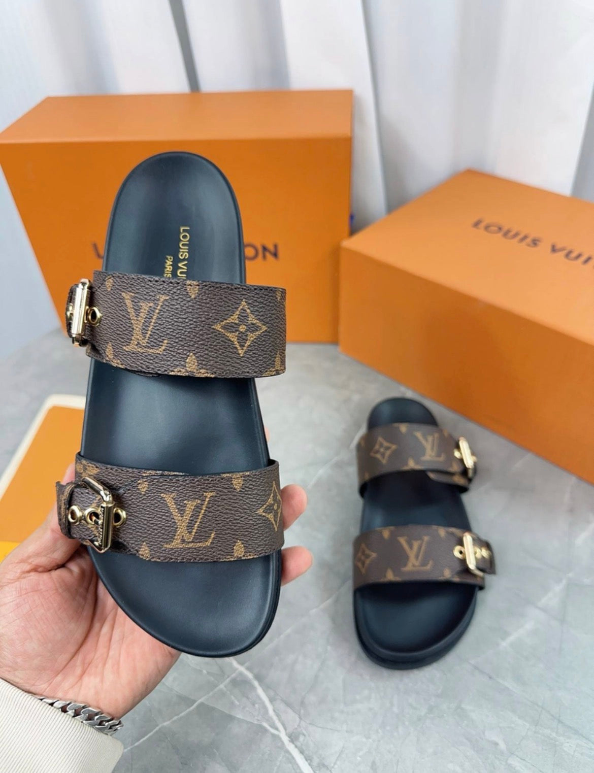 Sandales LV — Élégance & Luxe au quotidien