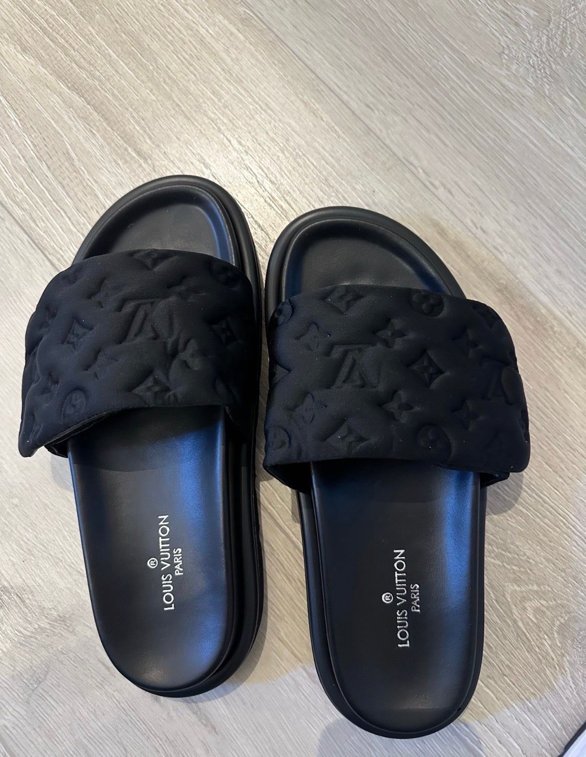 Pantoufles Homme :LV