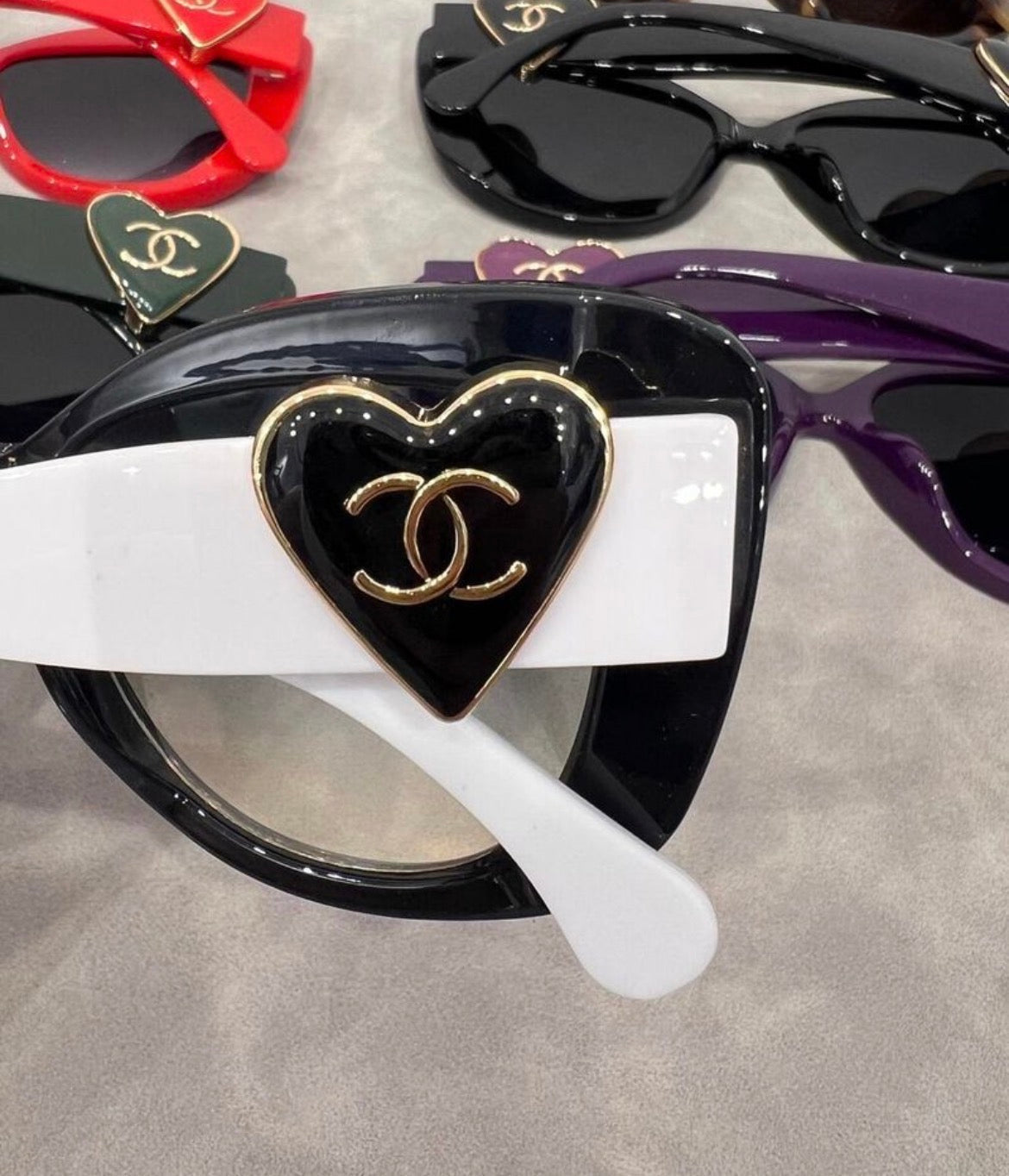 Lunette de soleil :CHANEL