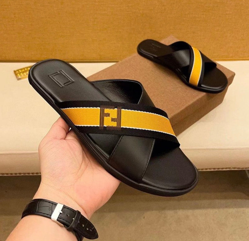 Pantoufles homme :FENDI