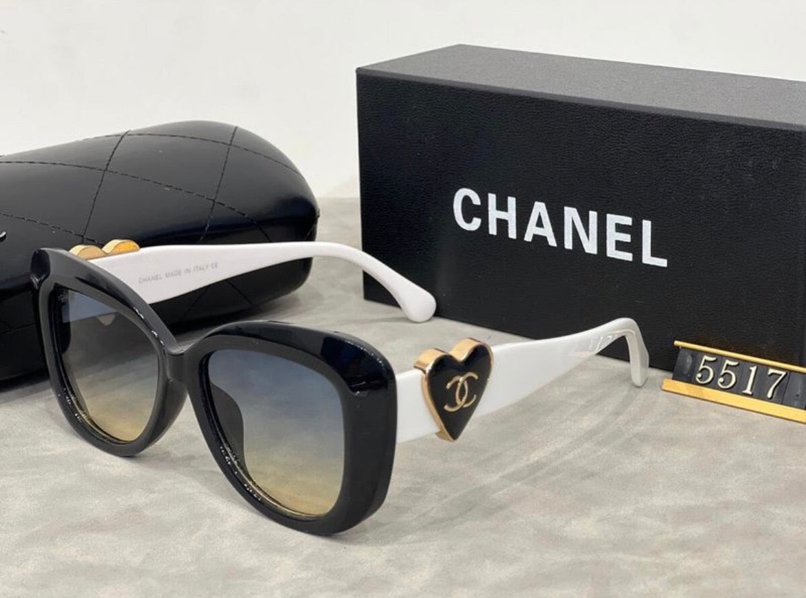 Lunette de soleil :CHANEL